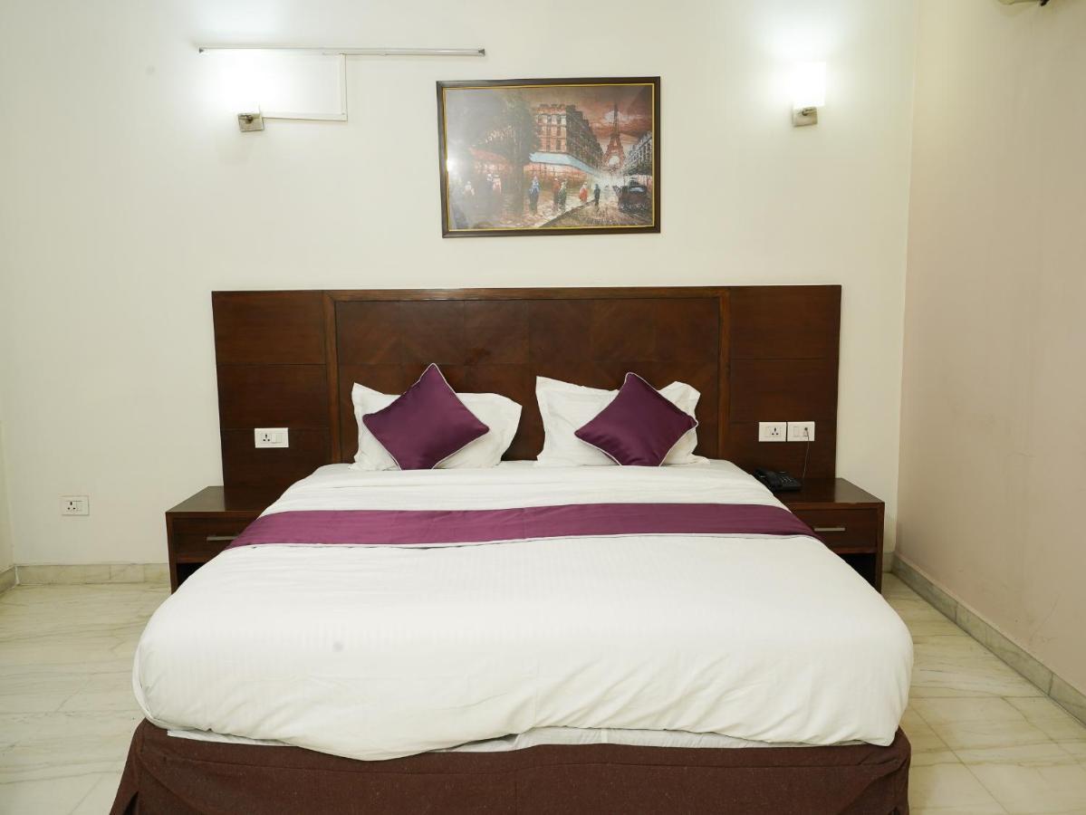 Lime Tree Hotel Sushant Lok Gurgaon Sector 29 Next To Iffco Chowk Metro Exterior foto