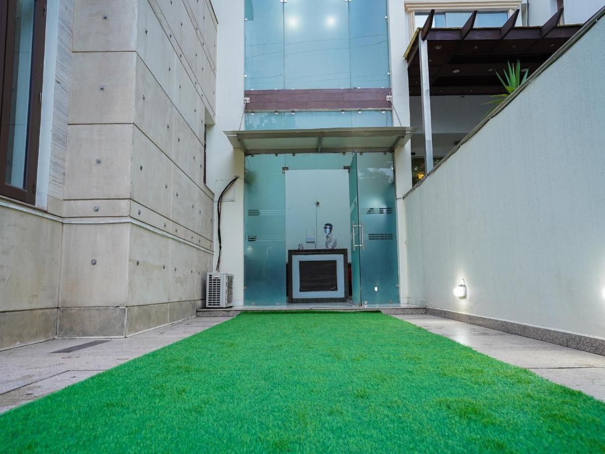 Lime Tree Hotel Sushant Lok Gurgaon Sector 29 Next To Iffco Chowk Metro Exterior foto
