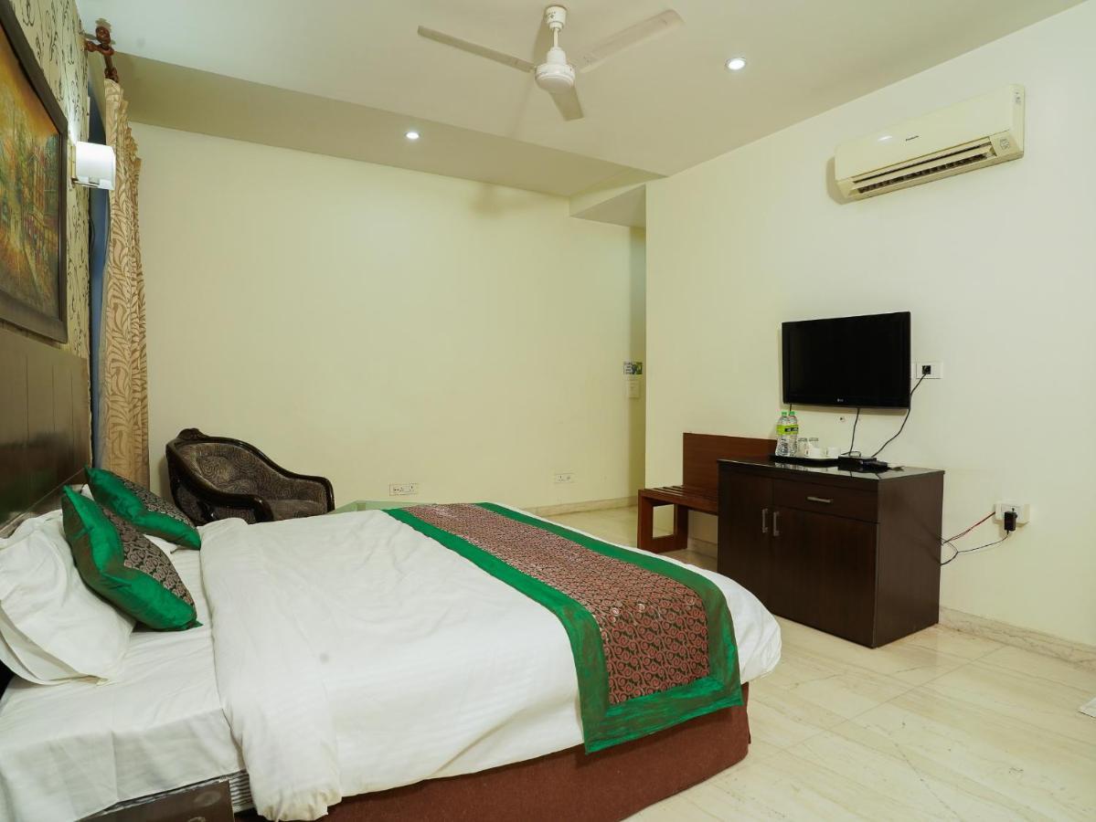 Lime Tree Hotel Sushant Lok Gurgaon Sector 29 Next To Iffco Chowk Metro Exterior foto