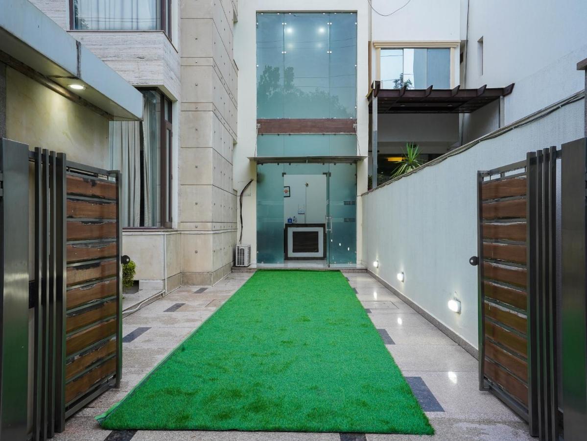 Lime Tree Hotel Sushant Lok Gurgaon Sector 29 Next To Iffco Chowk Metro Exterior foto