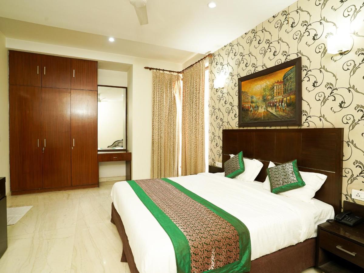 Lime Tree Hotel Sushant Lok Gurgaon Sector 29 Next To Iffco Chowk Metro Exterior foto