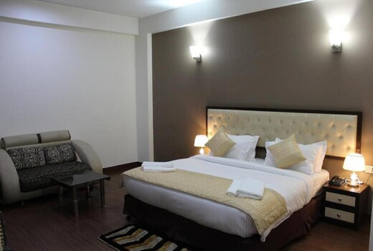 Lime Tree Hotel Sushant Lok Gurgaon Sector 29 Next To Iffco Chowk Metro Exterior foto