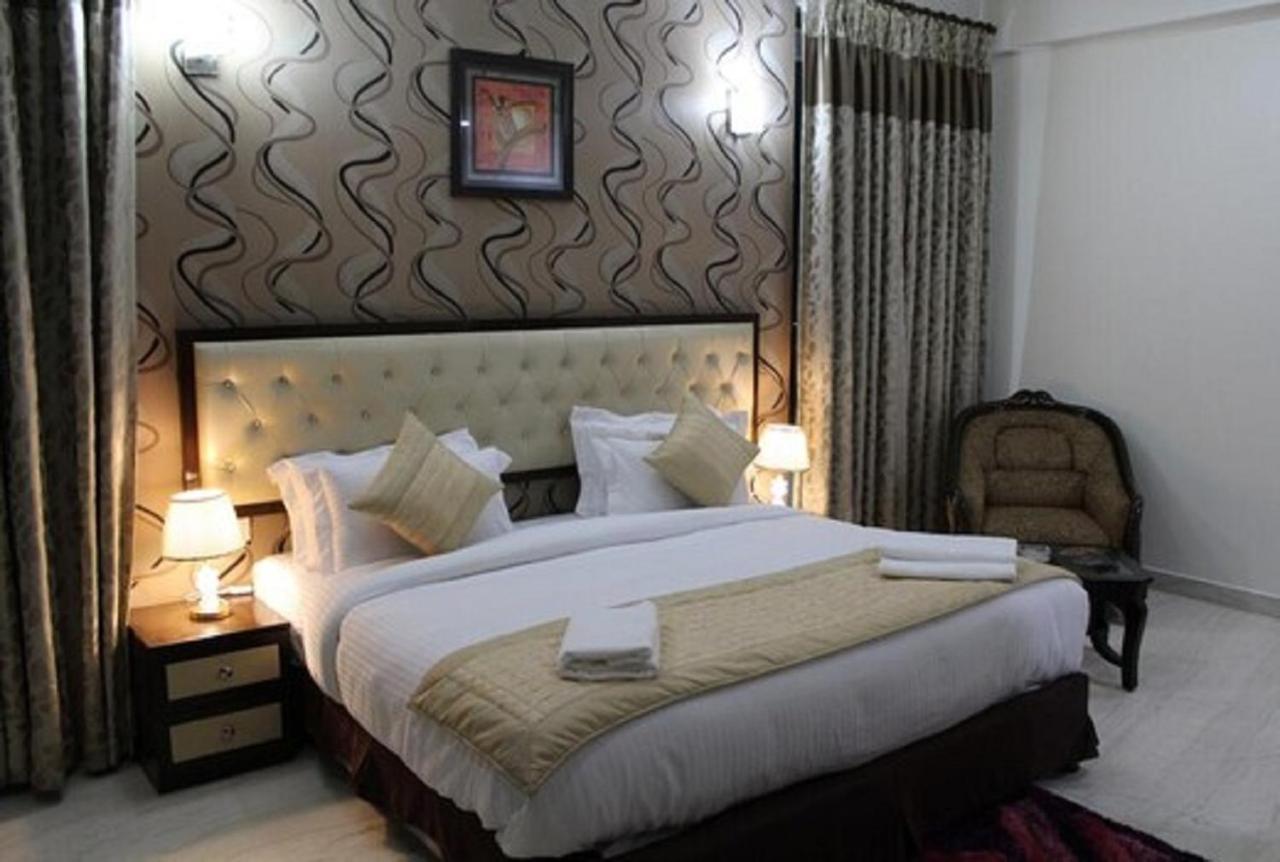 Lime Tree Hotel Sushant Lok Gurgaon Sector 29 Next To Iffco Chowk Metro Exterior foto
