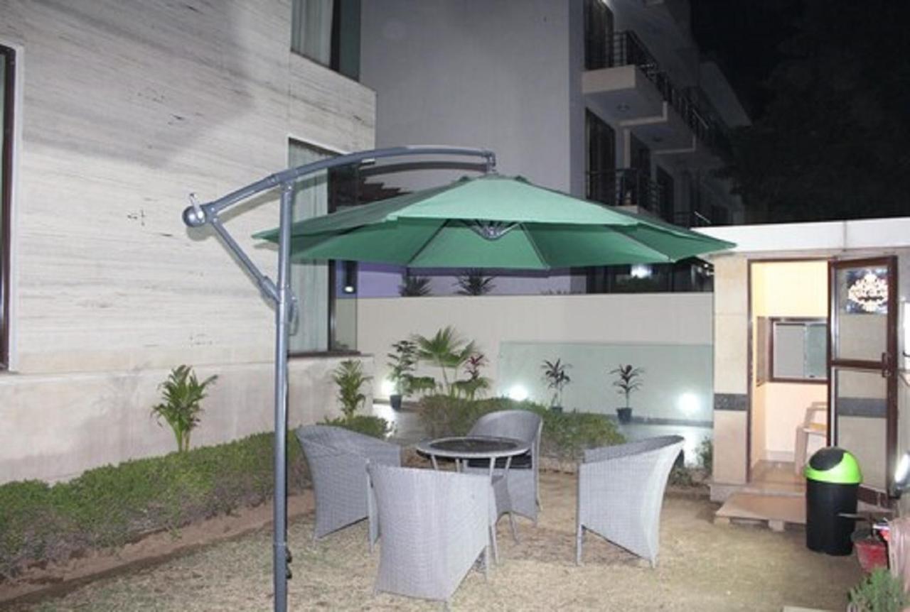 Lime Tree Hotel Sushant Lok Gurgaon Sector 29 Next To Iffco Chowk Metro Exterior foto