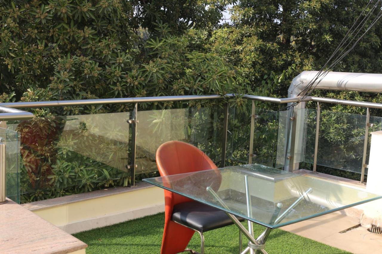 Lime Tree Hotel Sushant Lok Gurgaon Sector 29 Next To Iffco Chowk Metro Exterior foto