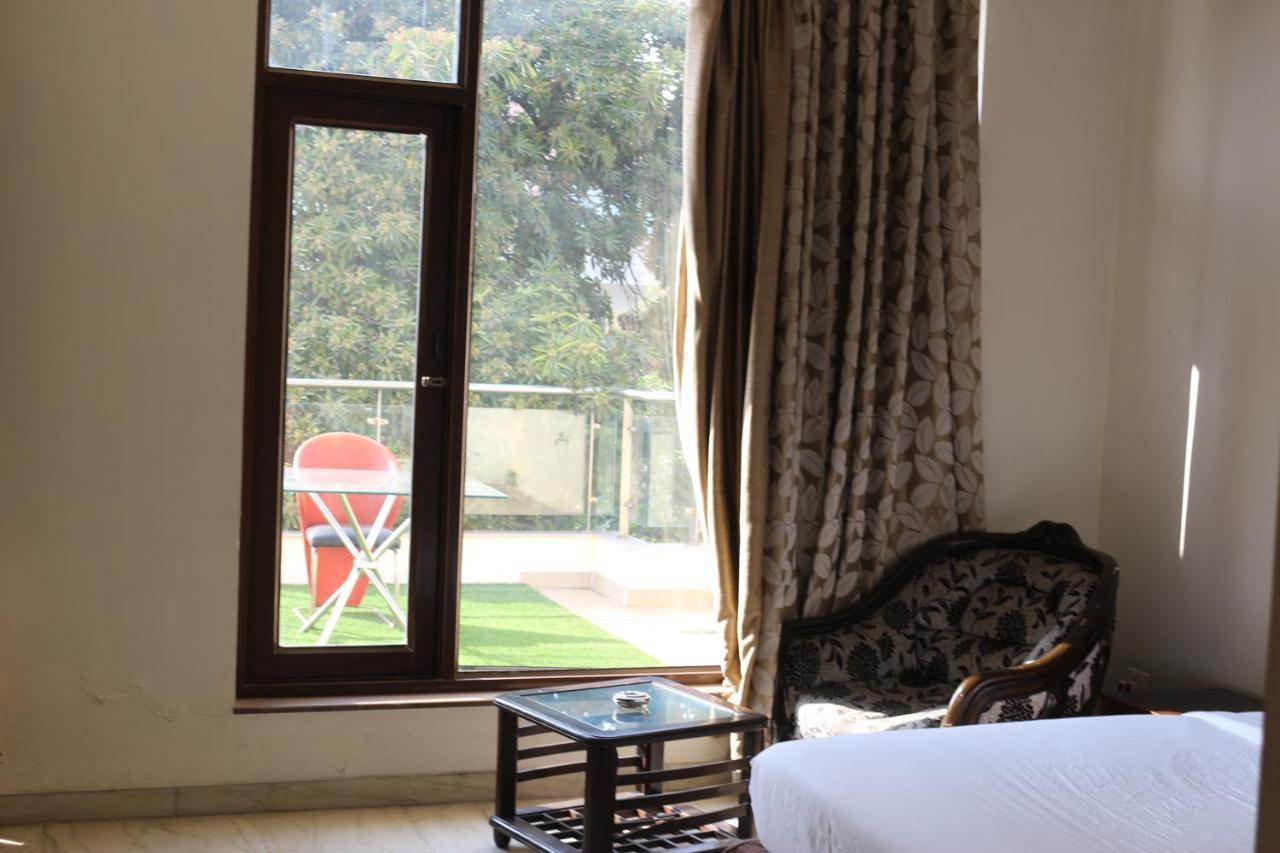 Lime Tree Hotel Sushant Lok Gurgaon Sector 29 Next To Iffco Chowk Metro Exterior foto